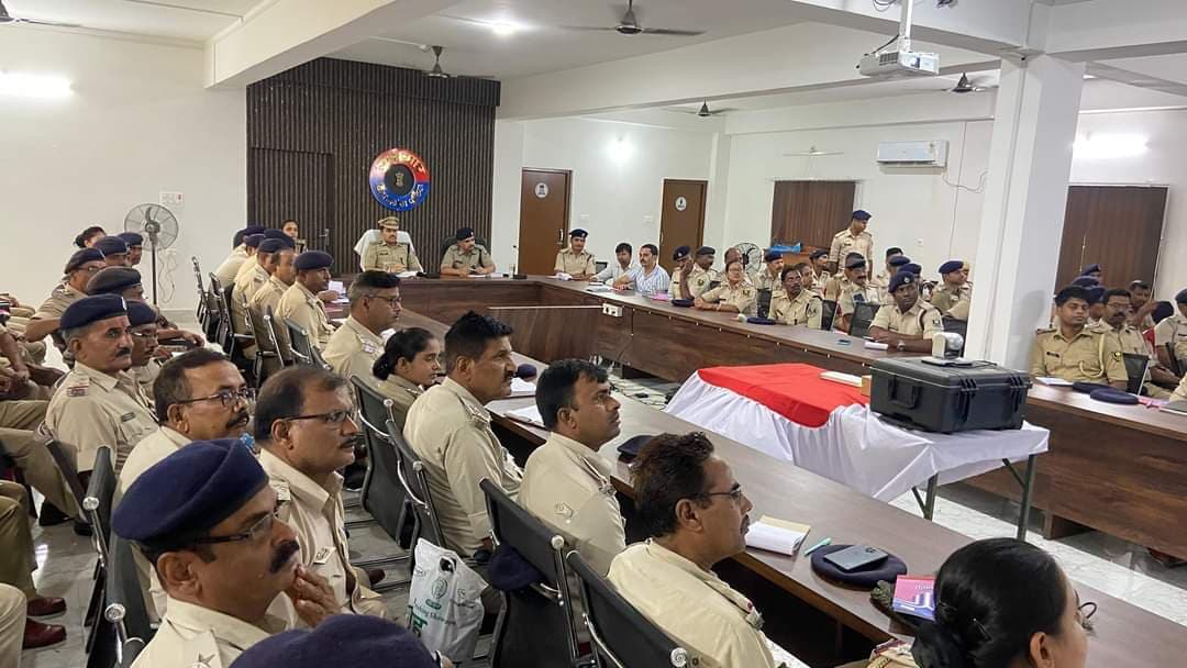 नये कानूनों की प्रशिक्षण के दौरान पुलिस पदाधिकारियों को दी गयी बारीकी से जानकारी