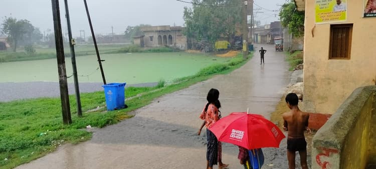 थोड़ी देर की बारिश से नहीं मिली उमस भरी गर्मी से राहत