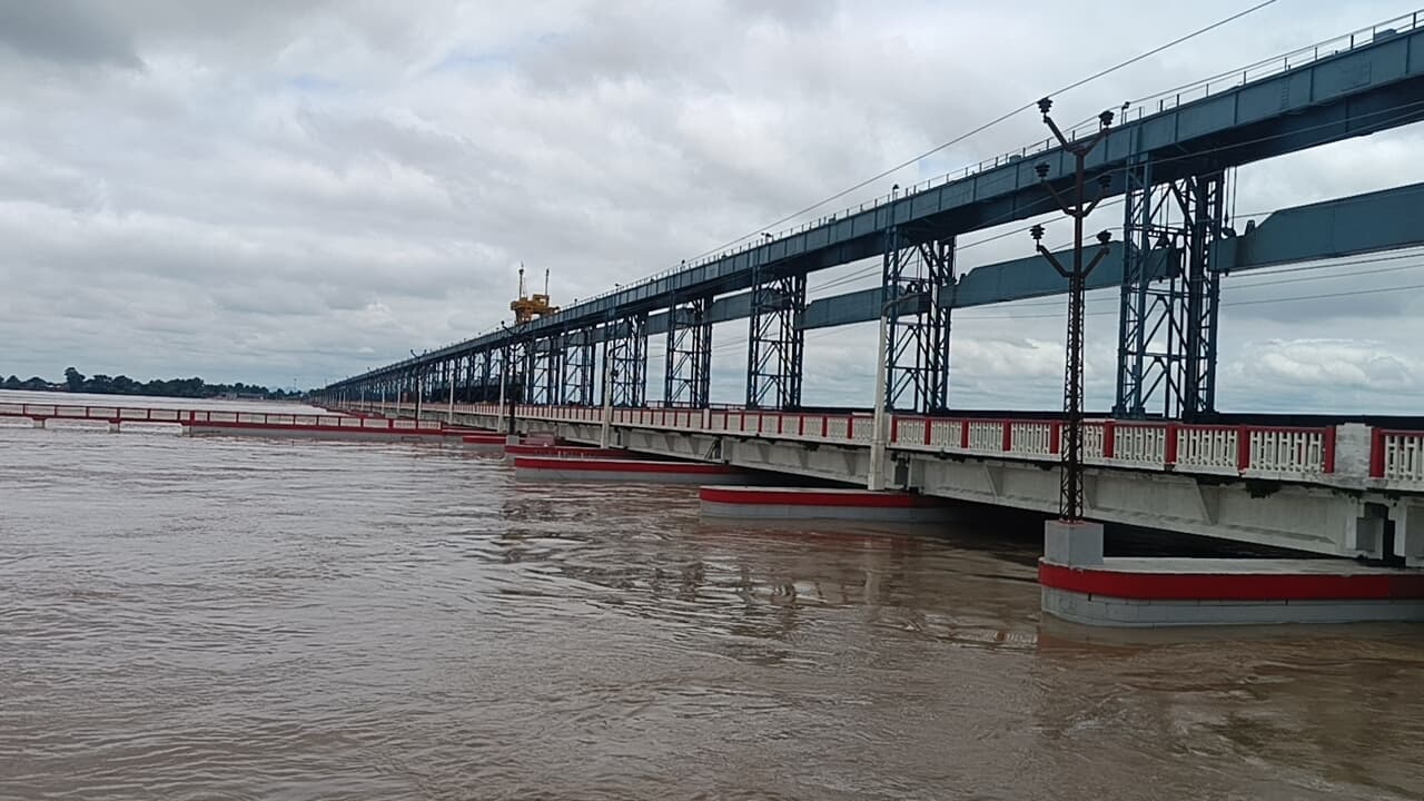 कोसी नदी के जलस्तर में आयी कमी, पूर्वी कोसी तटबंध के 16.98 किमी स्पर पर दबाव