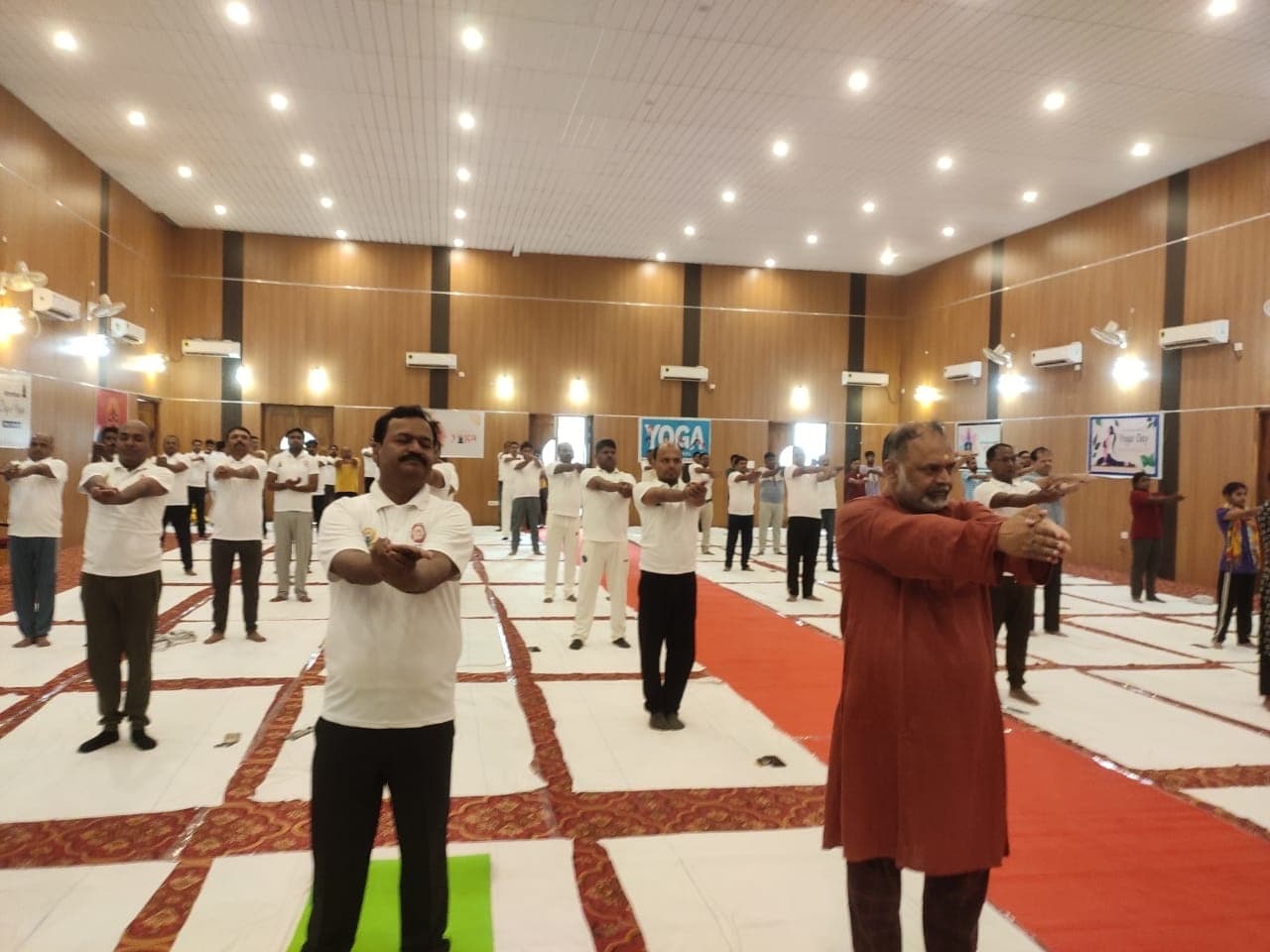 तनाव भगाने में योग महत्वपूर्ण : डीआरएम