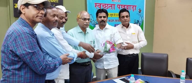 नये जीएम के साथ विस्थापित संवेदक समिति की बैठक