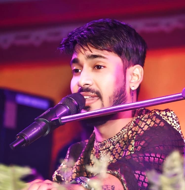 कोसी के लाल वेद प्रकाश गायकी के क्षेत्र में बटोर रहे हैं सुर्खियां