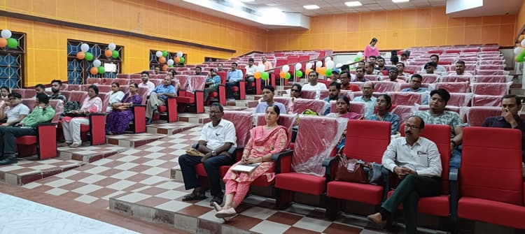 चिरेका के ई-ऑफिस में हिंदी पर कार्यशाला आयोजित