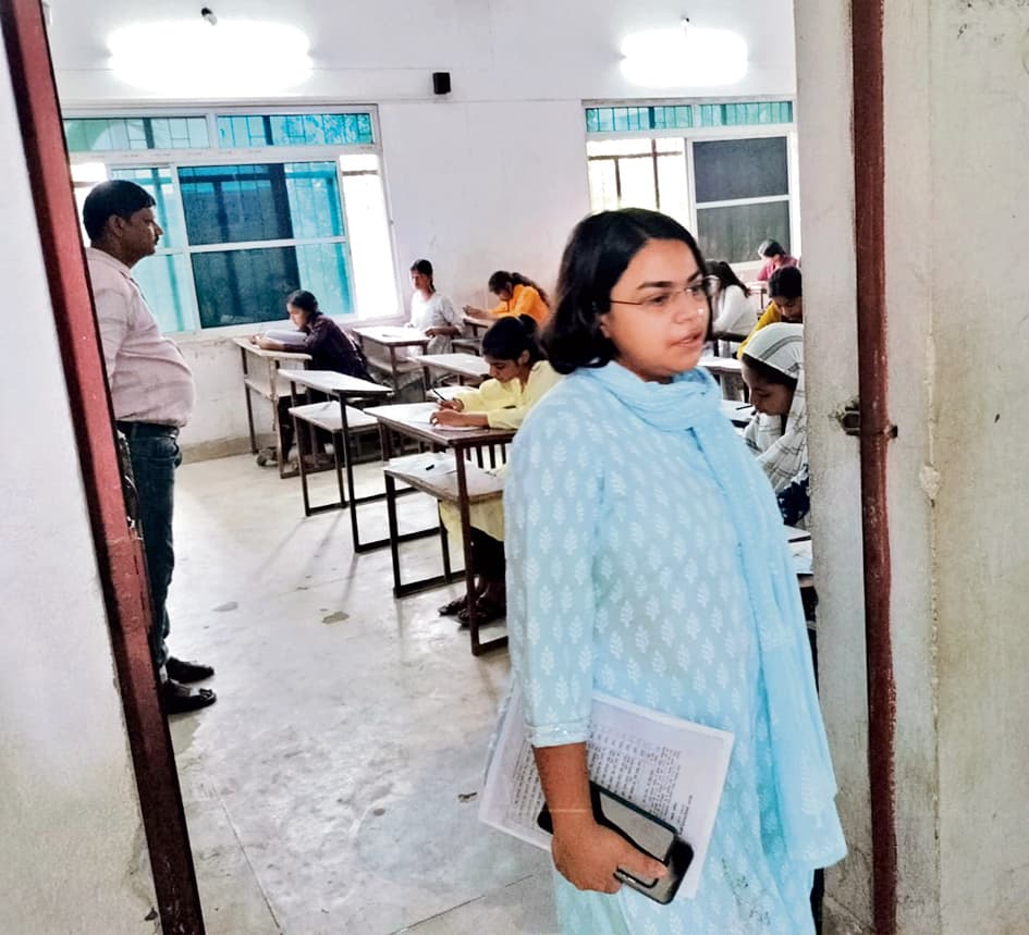 17 से 18 फीसदी परीक्षार्थी रहे अनुपस्थित, पूरे दिन परीक्षा केंद्रों का दौरा करते रहे पदाधिकारी