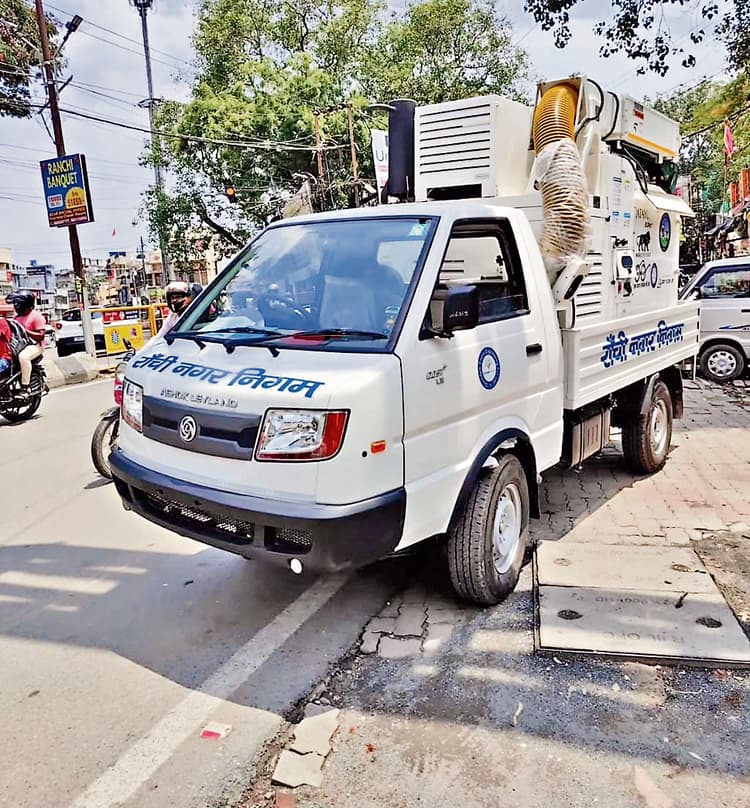 अब सॉलिड गार्बेज सकिंग व्हीकल से होगी सड़कों की सफाई