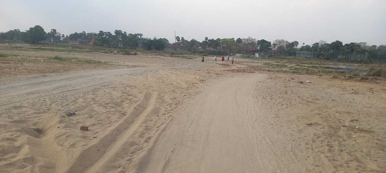 लाडू गांव के पास निलाजन नदी पर पुल नहीं, लोग परेशान