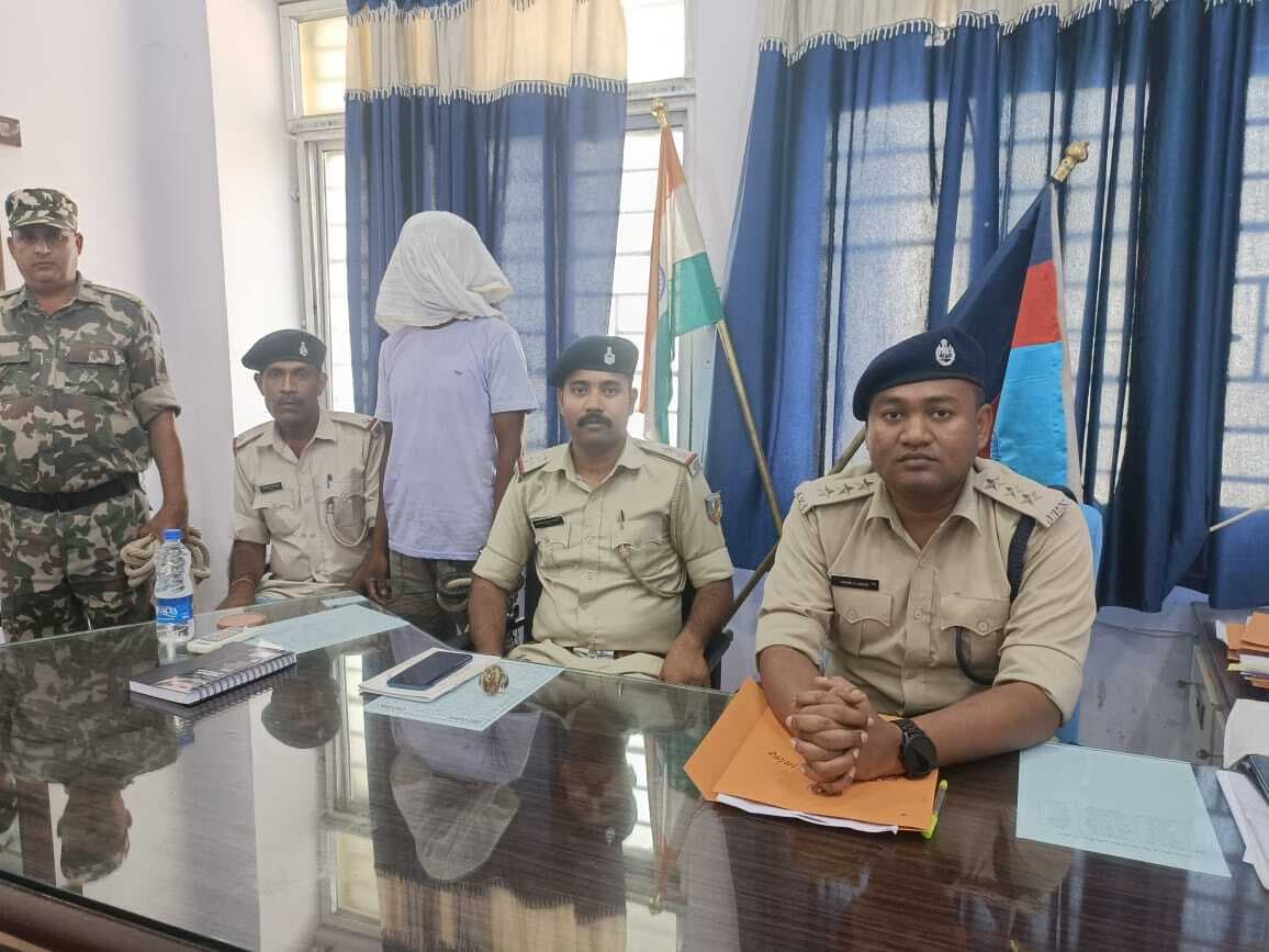 चकनवाडीह गांव में चोरी की तीन बाइक के साथ आरोपी गिरफ्तार, भेजा जेल, जामताड़ा एसडीपीओ ने प्रेस वार्ता कर मामले का किया खुलासा