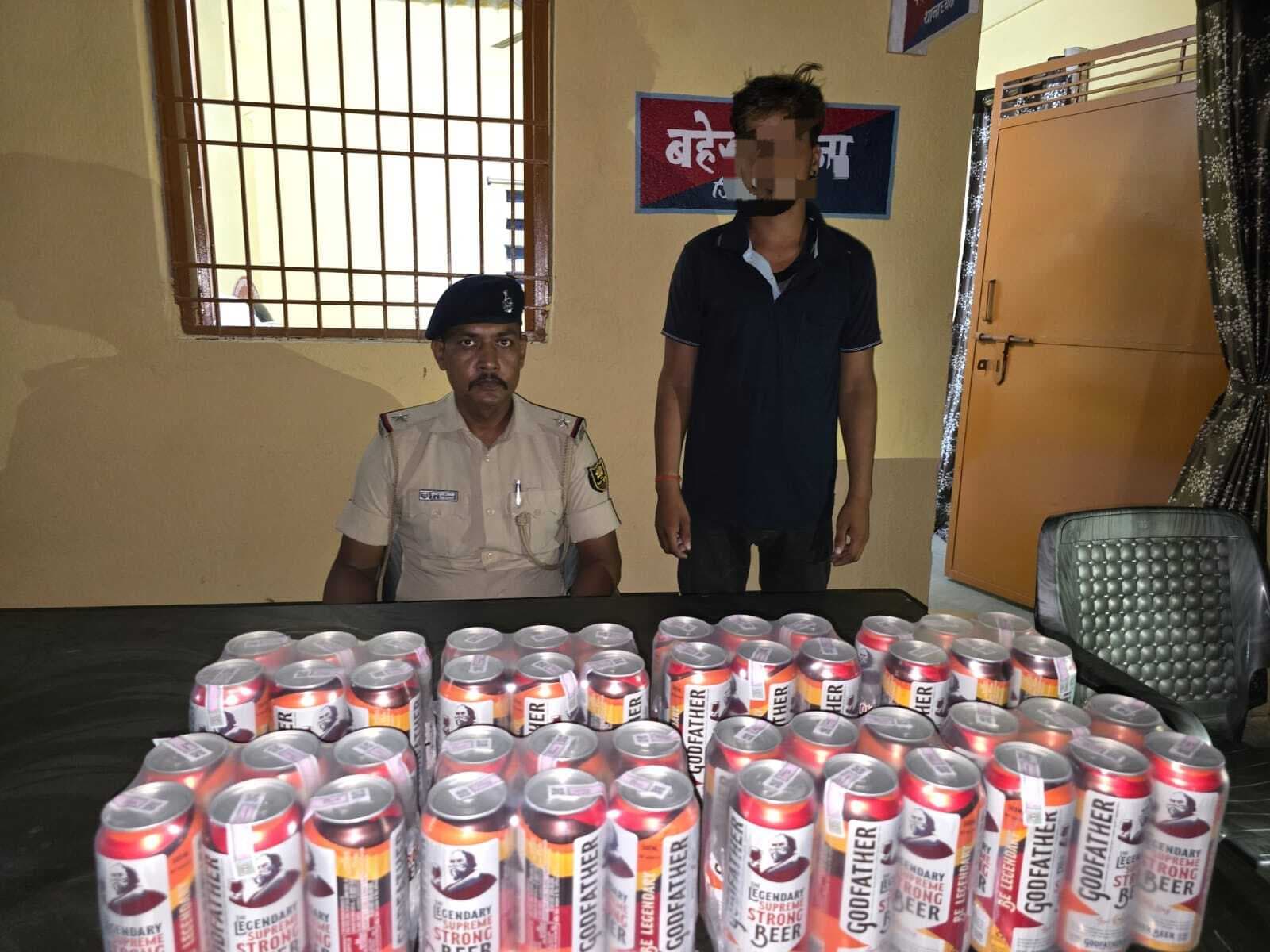 पुलिस को देख बाइक लेकर नहर में कूदा शराब तस्कर, फरार