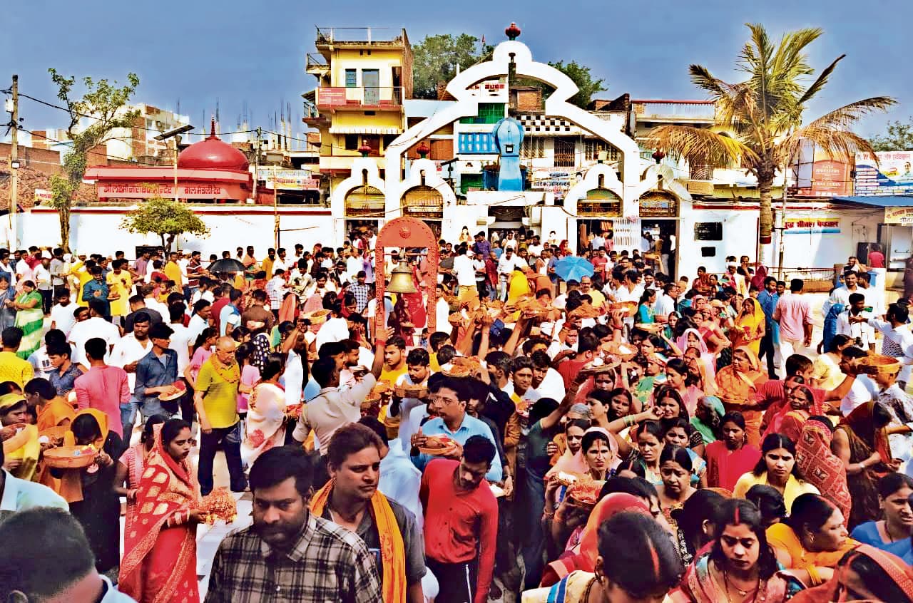 25 हजार भक्तों की सूर्यदेव की पूजा