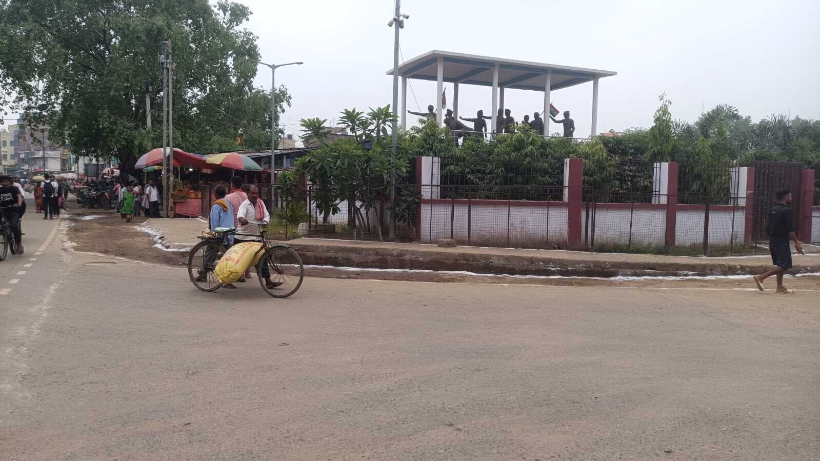 उप- मुख्यमंत्री के जाते ही तारापुर की सड़कों पर पुन: अतिक्रमण