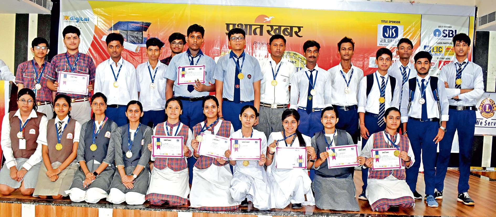 रानीगंज में प्रभात खबर ने किया विद्यार्थियों सम्मान