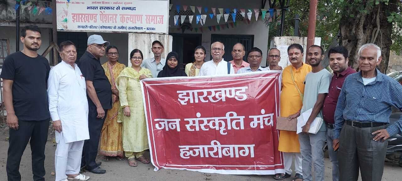 चाचा चोर, भतीजा चोर, नेता चोर, नतीजा घोर…सुनकर खूब लगाये ठहाके