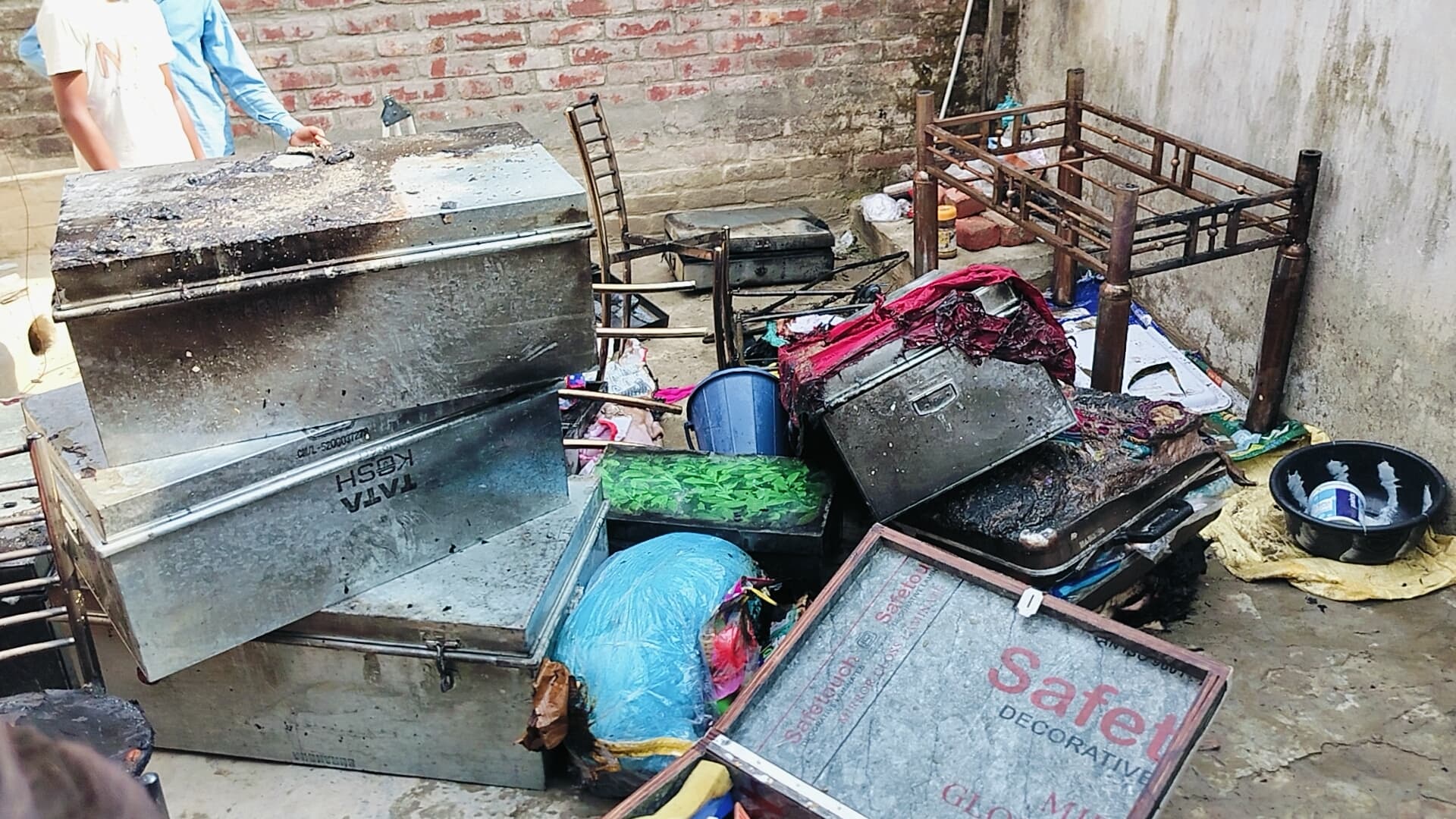 घर में लगी आग, हजारों की संपत्ति का नुकसान