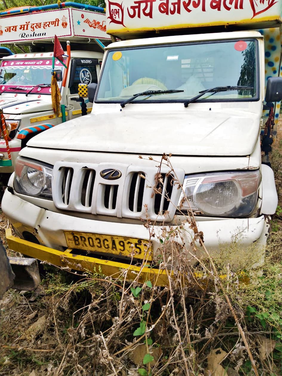 52 मवेशियाें से भरे छह वाहन जब्त, 13 तस्कर गिरफ्तार