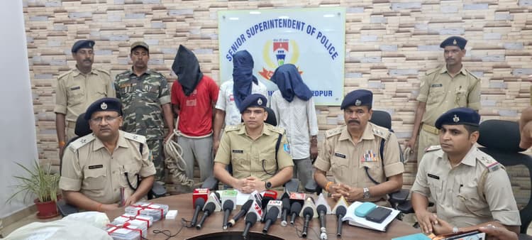 लूट-छिनतई करने वाले पांच अपराधी गिरफ्तार, समान बरामद