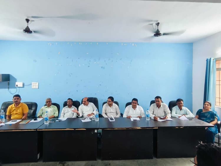 योजनाओं में हो रही गड़बड़ी दूर करने का निर्देश