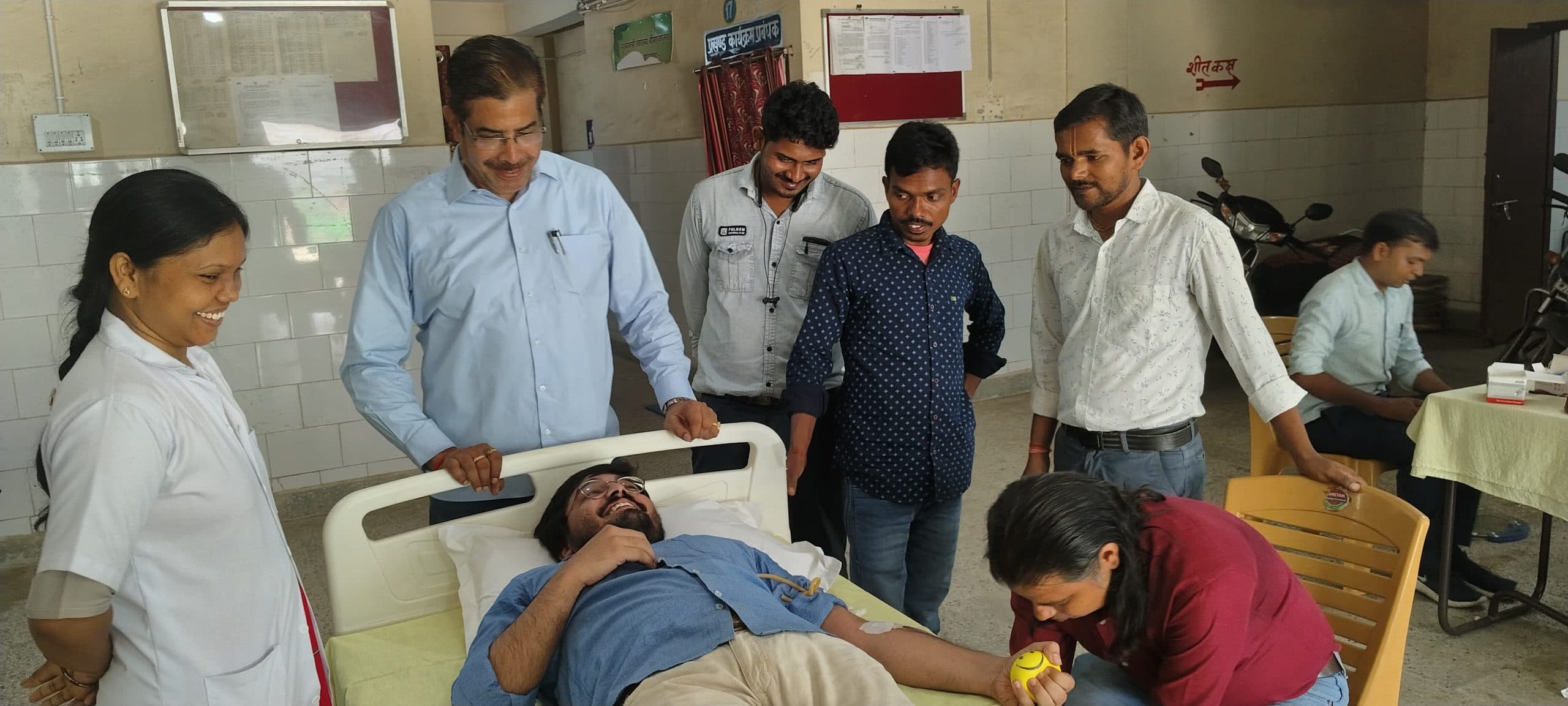 सीएचसी के स्वास्थ्यकर्मियों ने बढ़ चढ़कर किया रक्तदान