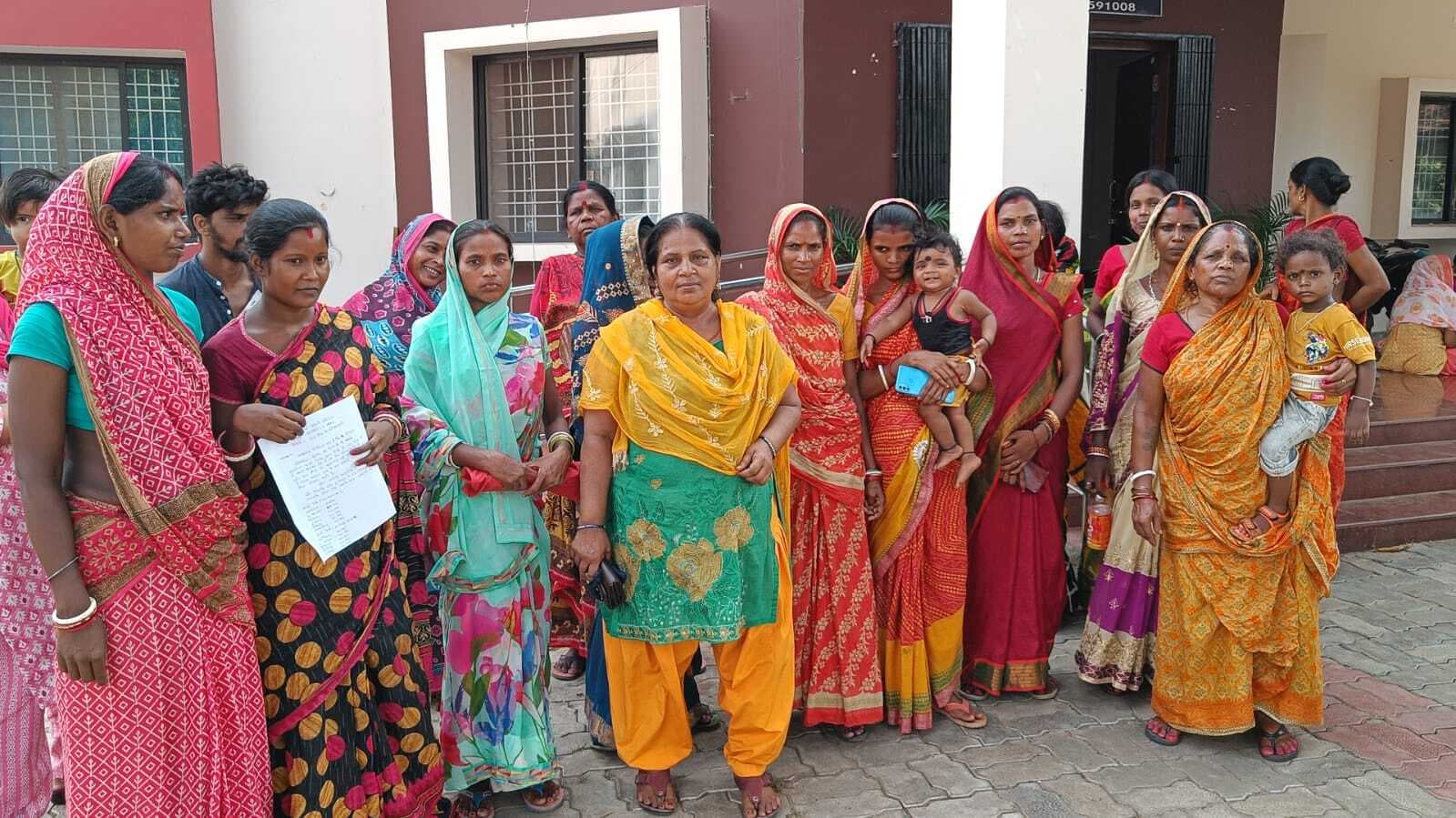 ग्रुप लोन में पौने चार लाख की धोखाधड़ी करने की शिकायत