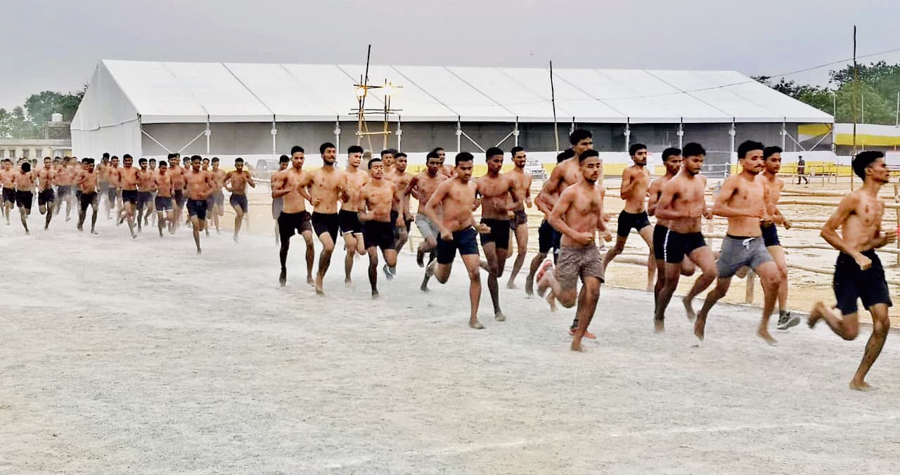 850 जांबाज युवाओं ने लगायी दौड़