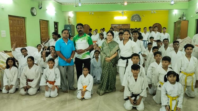 सुधीर महतो की याद में कराटे टूर्नामेंट आयोजित