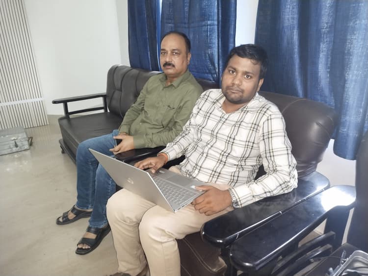 कार से 47 लाख रूपये जब्ती के मामले की जांच के लिए पहुंची आयकर विभाग की टीम