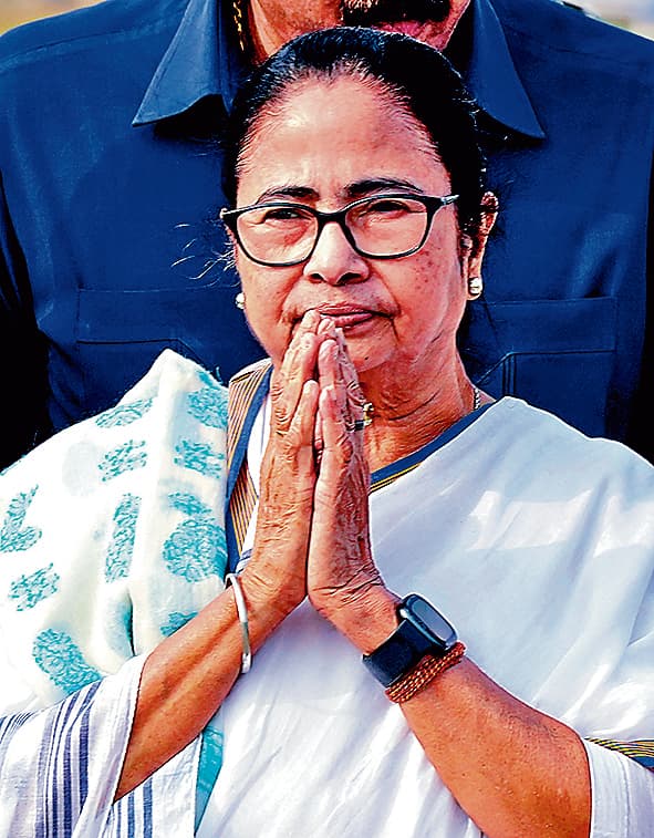 फुटपाथों पर अवैध कब्जे के खिलाफ अभियान के बीच सीएम की बैठक आज