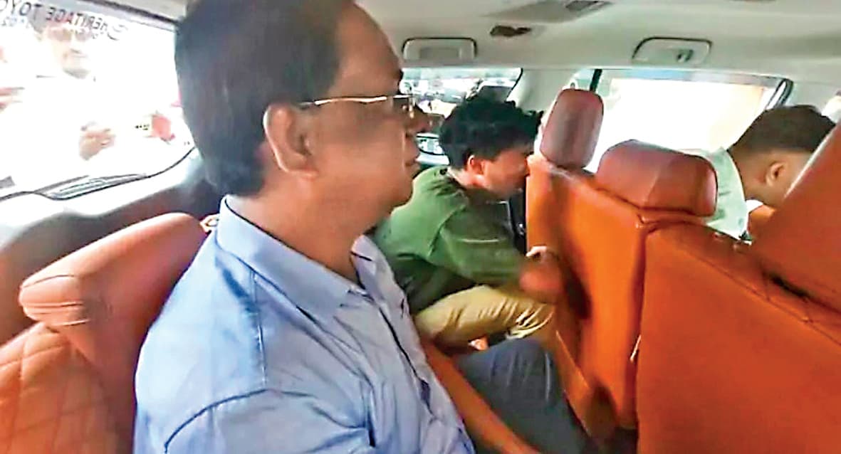 हजारीबाग : ओएसिस के प्राचार्य को सीबीआइ ने लिया हिरासत में