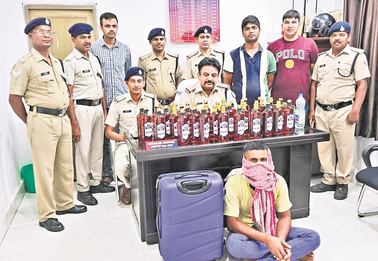 शराब तस्करी के आरोप में युवक रांची स्टेशन से गिरफ्तार