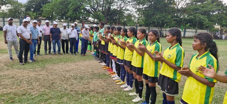 बच्चों में अनुशासन की भावना जगाना ही खेल का है मुख्य उद्देश्य : डीसी