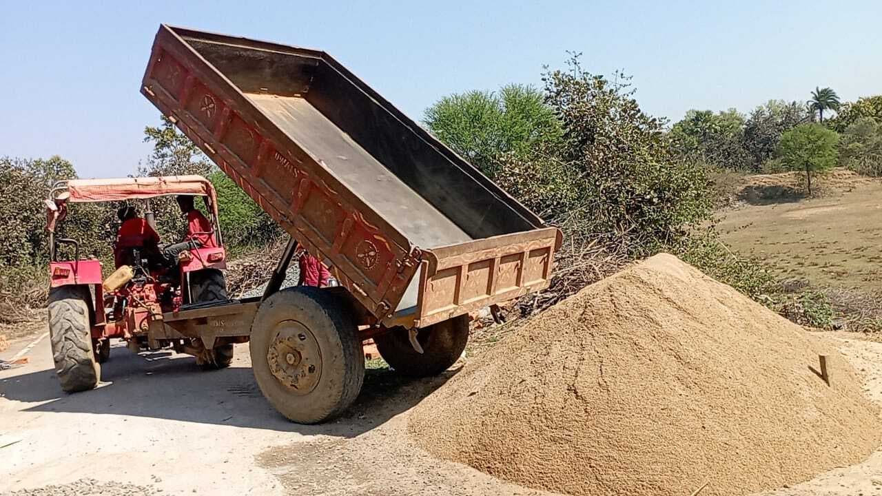 प्रतिबंधित बालू घाटों धड़ल्ले से हो रहा बालू का उठाव, माफिया सक्रिय