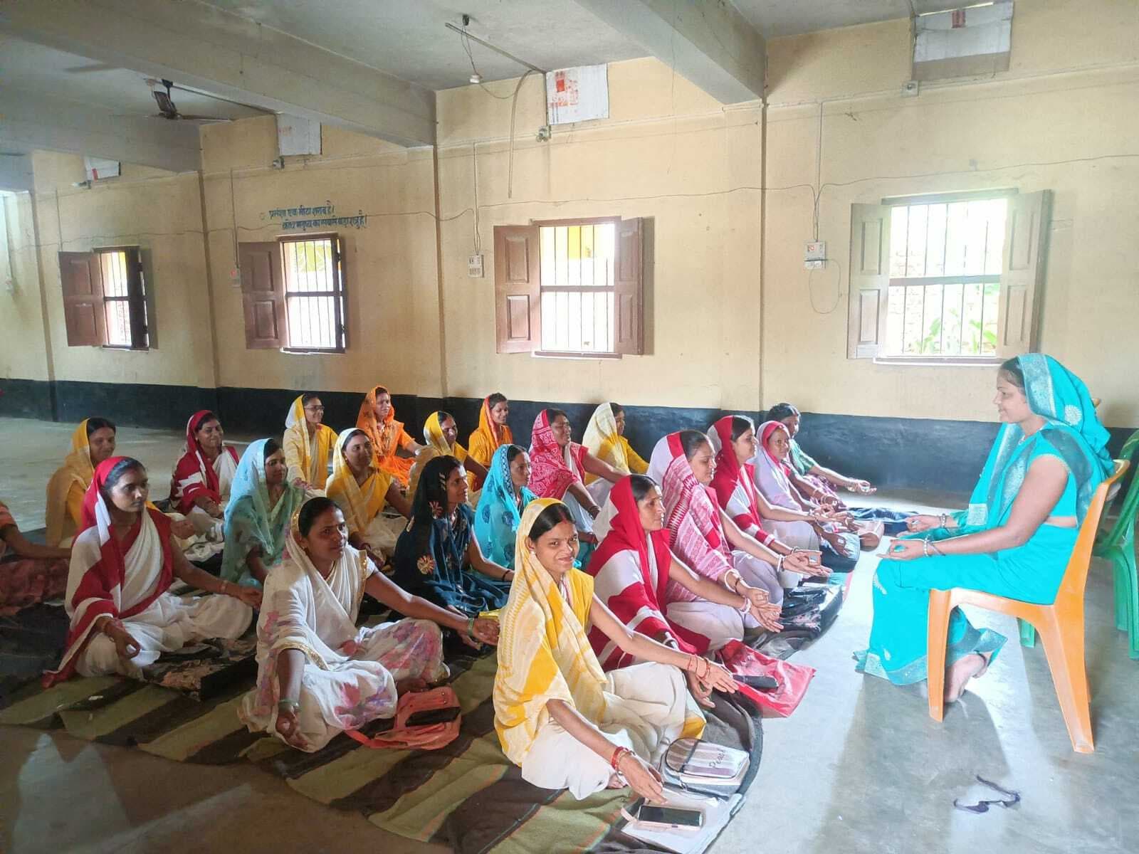 महिलाओं को कराया गया आचार्य अभ्यास