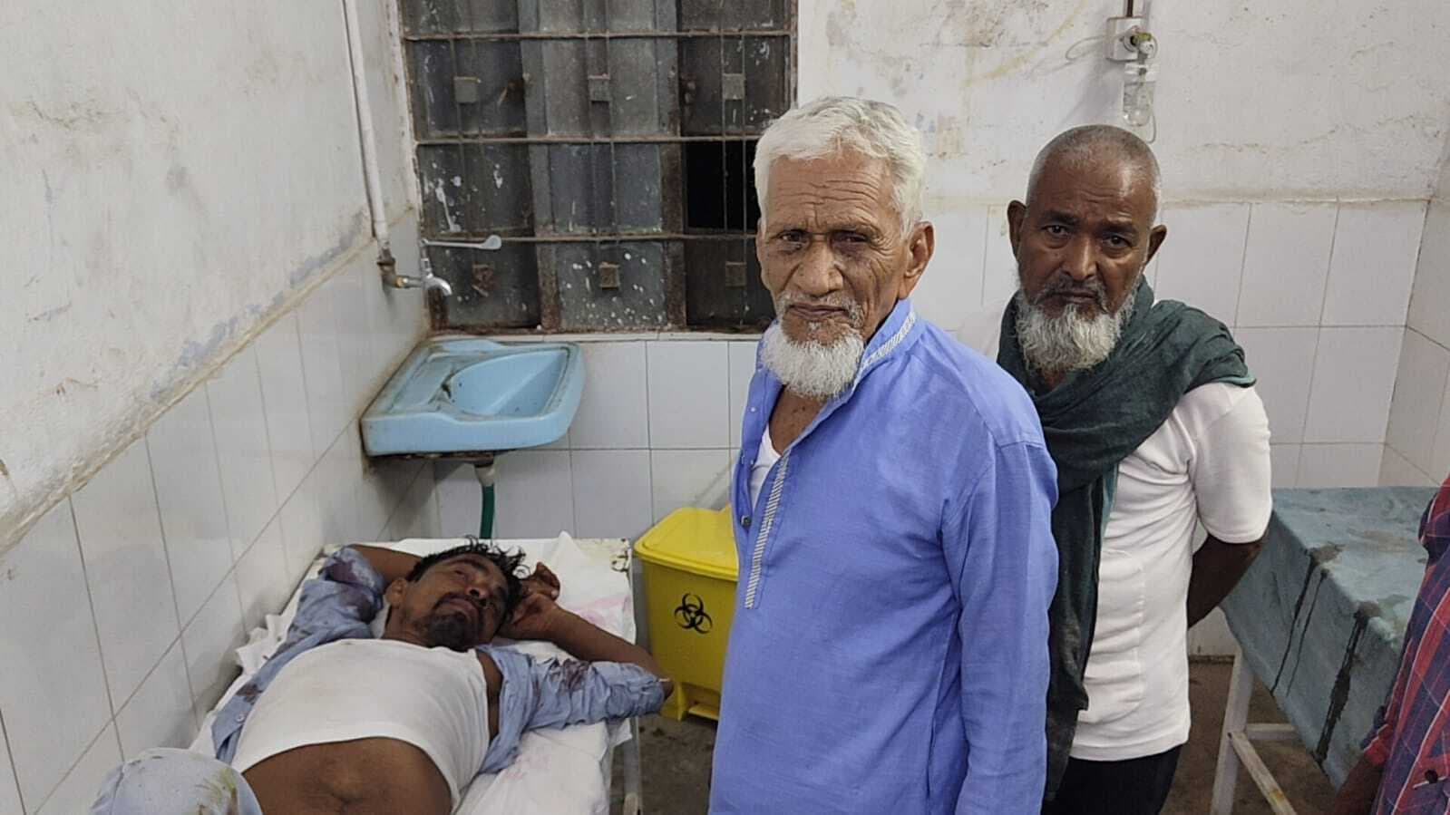 सड़क दुर्घटना में रेल रेल कर्मी घायल, रेफर