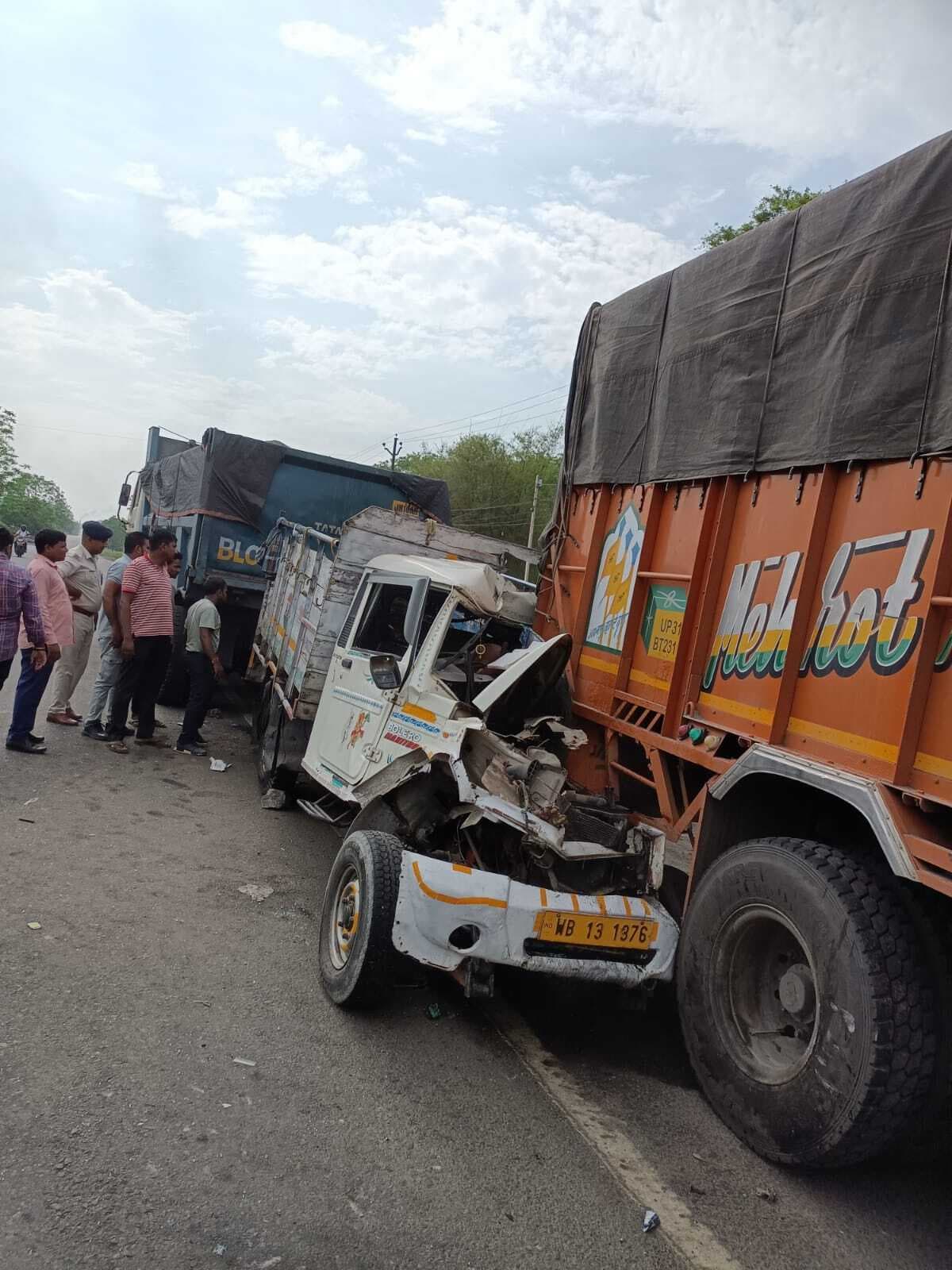 सड़क हादसे में युवक की मौत, चार की हालत गंभीर