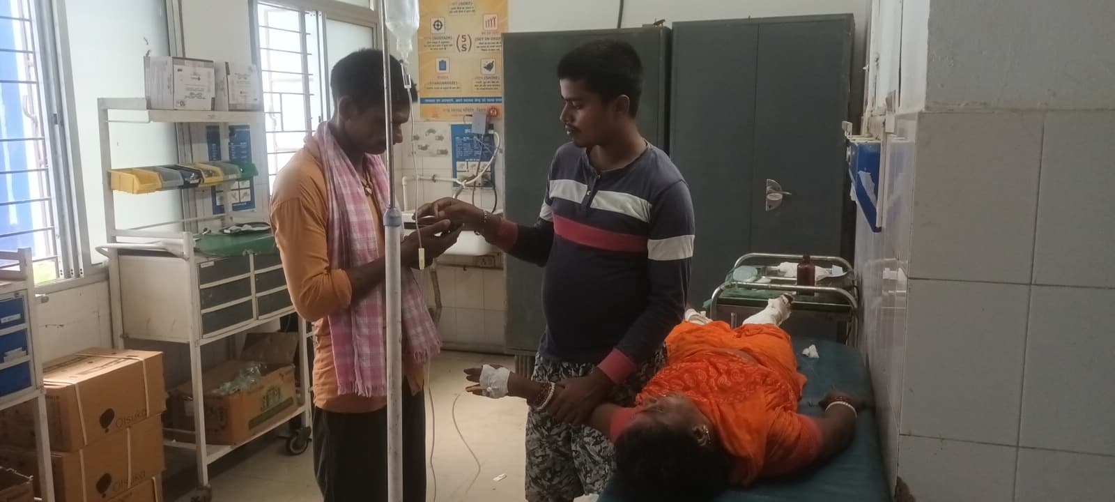 महिला सड़क हादसे में गंभीर रूप से घायल, रेफर