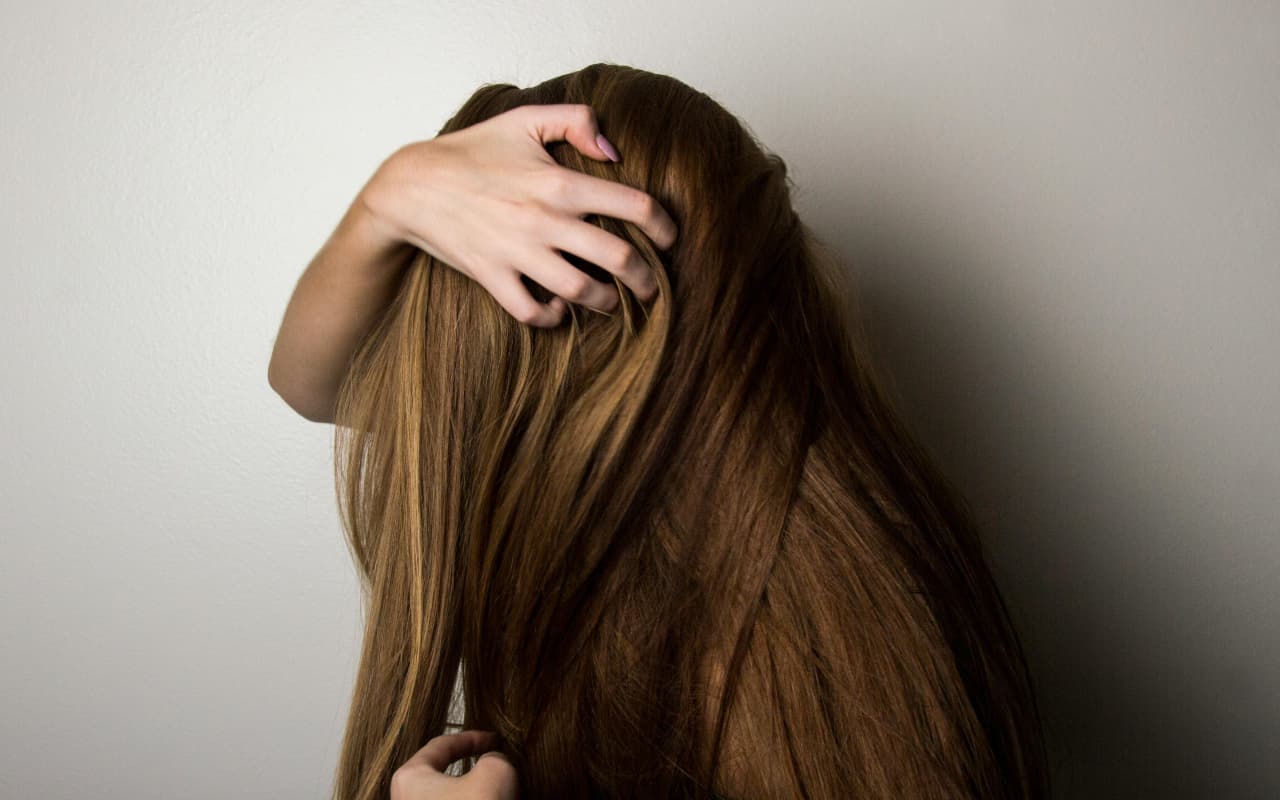 हेयर फॉल की वजह से हो चुके हैं परेशान? इस तरह घर पर करें ट्रीटमेंट