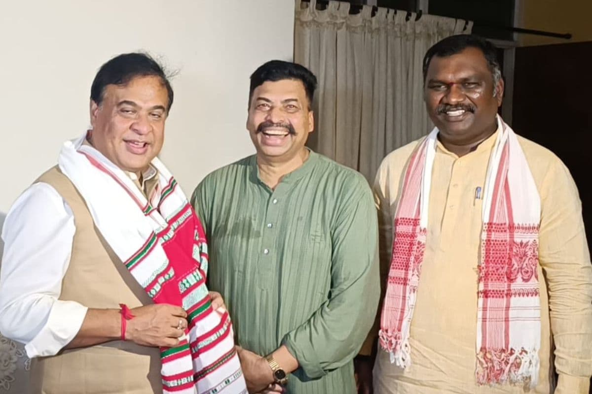 विधानसभा चुनाव की तैयारी में जुटी भाजपा, झारखंड के आदिवासी नेताओं से मिले असम के सीएम हिमंत बिश्व सरमा