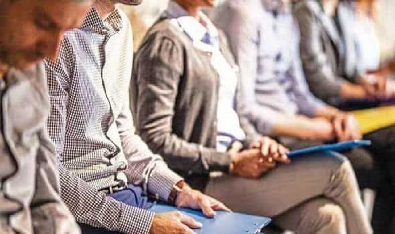 Sarkari Naukari: बिहार में 6 माह के अंदर 45 हजार लोगों को मिलेगी नौकरी, इस विभाग से मिलेगा नियुक्ति पत्र