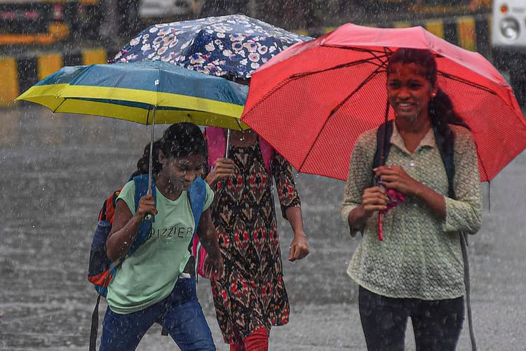 Jharkhand Weather: झारखंड में साइक्लोन, रांची में मानसून ट्रफ, आसमानी बिजली गिरने की चेतावनी