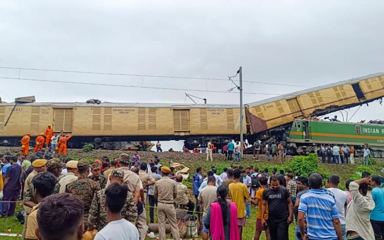 Train Accident: कंचनजंगा एक्सप्रेस ने फिर से शुरू की यात्रा, 5 ट्रेनें रद्द, वंदे भारत समेत 12 का रूट बदला