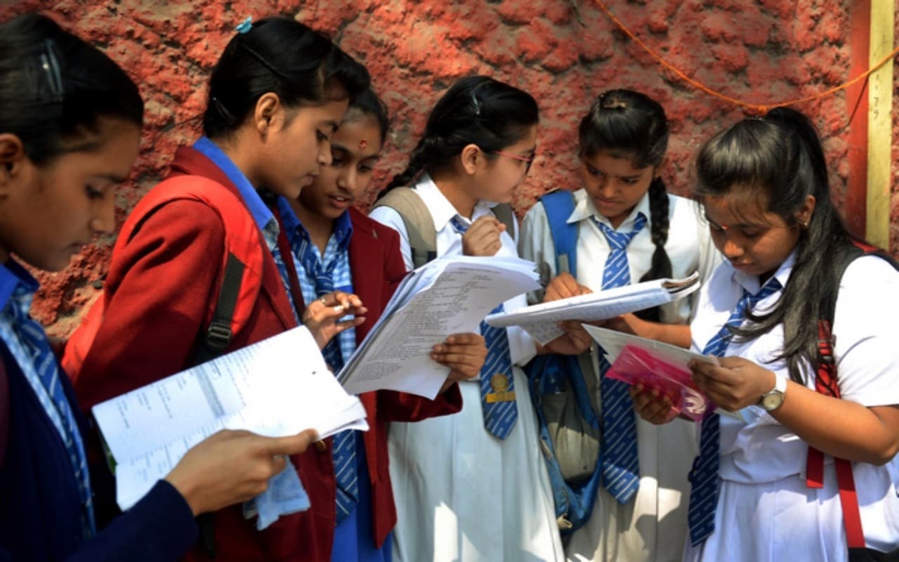 NEET UG 2024: ग्रेस मार्क्स पाने वाले 1563 में केवल 813 अभ्यर्थियों ने दी परीक्षा, कदाचार के आरोप में 63 बाहर