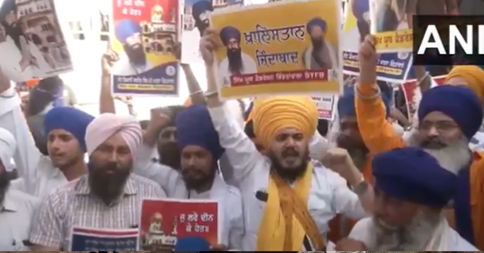 Operation Blue Star: рдСрдкрд░реЗрд╢рди рдмреНрд▓реВ рд╕реНрдЯрд╛рд░ рдХреА 40рд╡реАрдВ рдмрд░рд╕реА рдкрд░ рд╕реНрд╡рд░реНрдг рдордВрджрд┐рд░ рдореЗрдВ рд▓рдЧреЗ рдЦрд╛рд▓рд┐рд╕реНрддрд╛рдиреА рдирд╛рд░реЗ, рд▓рд╣рд░рд╛рдИ рдЧрдИ рддрд▓рд╡рд╛рд░реЗрдВ