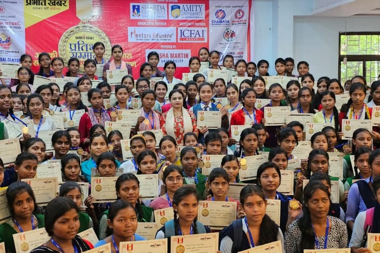 प्रभात खबर ने प्रतिभावान बच्चों को किया सम्मानित, देखें तस्वीरें