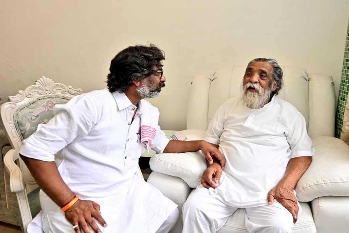 Shibu Soren Health Checkup: शिबू सोरेन दिल्ली में करा रहे स्वास्थ्य की जांच, विशेष विमान से लेकर गए थे सीएम हेमंत सोरेन