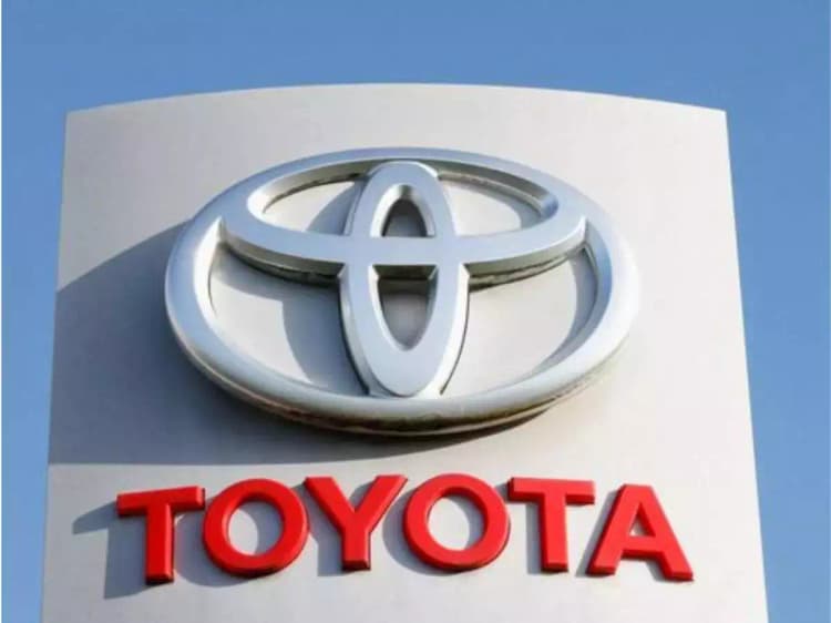 Toyota की इन कारों जीता ग्राहकों का दिल, बिक्री में रिकॉर्ड 44 प्रतिशत का इजाफा