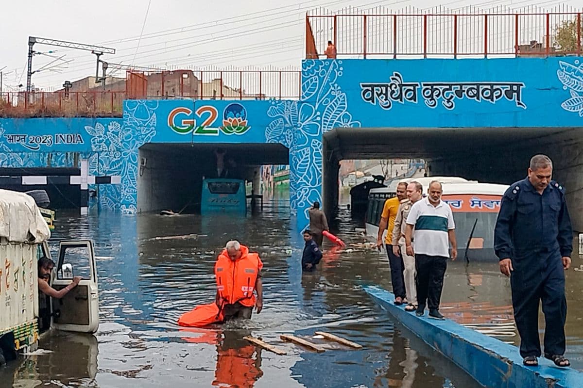 Delhi Heavy Rain: рджрд┐рд▓реНрд▓реА рдореЗрдВ рднрд╛рд░реА рдмрд╛рд░рд┐рд╢, рдЕрдВрдбрд░рдкрд╛рд╕ рдореЗрдВ рдбреВрдмрдиреЗ рд╕реЗ рджреЛ рдмрдЪреНрдЪреЛрдВ рд╕рдореЗрдд рддреАрди рдХреА рдореМрдд, IMD рдиреЗ рдЬрд╛рд░реА рдХрд┐рдпрд╛ рдСрд░реЗрдВрдЬ рдЕрд▓рд░реНрдЯ