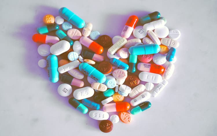 Vastu Tips: भूलकर भी इन जगहों पर न रखें दवाई, घर पर हो सकता है निगेटिव एनर्जी का वास