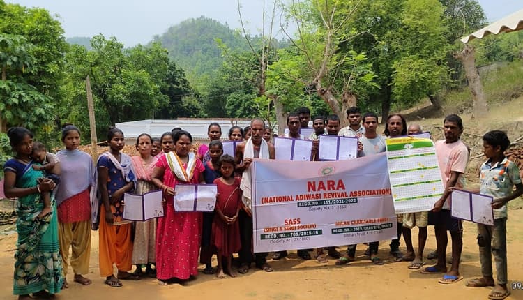 समाज को सशक्तिकरण का उठाया बीड़ा, सुदूर गांव देहातों में घूम-घूमकर आदिवासी समाज के लोगों को कर रहे जागरूक