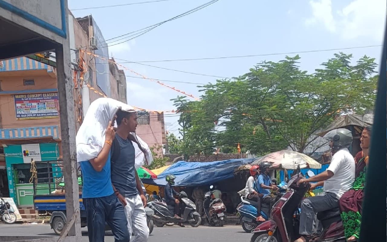 Weather Forecast: दिल्ली को गर्मी से अभी नहीं मिलेगी निजात, जानें अन्य राज्यों के मौसम का हाल