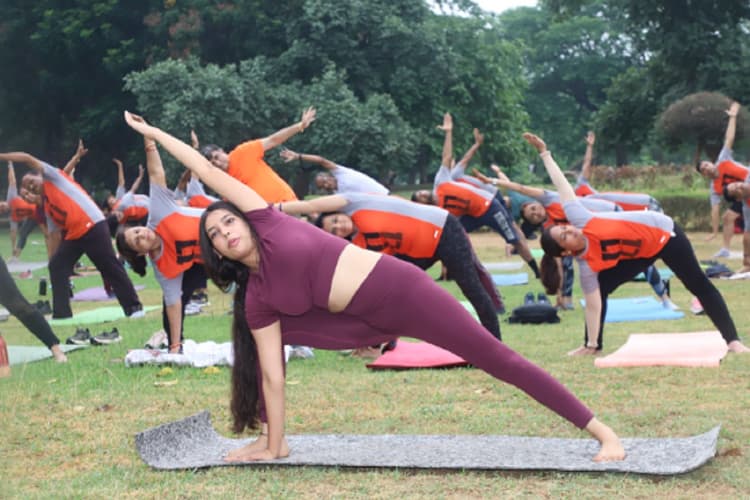 पूर्वी सिंहभूम में किया गया सामूहिक योगाभ्यास, योग को अपनाने का लिया संकल्प