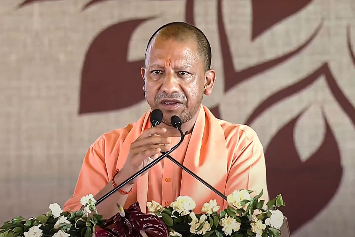 UP News: उत्तर प्रदेश में सियासी हलचल तेज, बीजेपी और आरएसएस की बड़ी बैठक, सीएम योगी समेत ये मौजूद